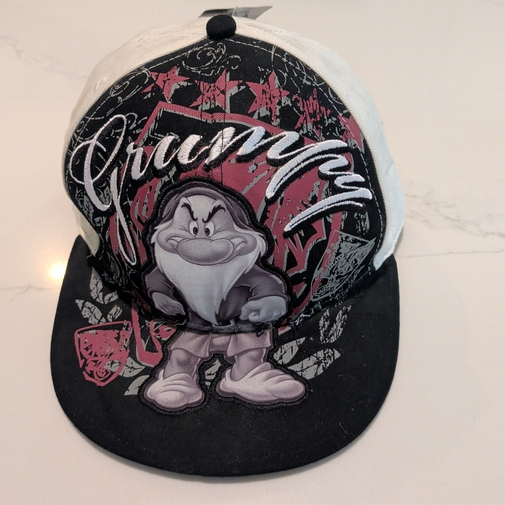 Disney Hat Snow White Grumpy Hat One Size Applique Embroidered White w Graphics